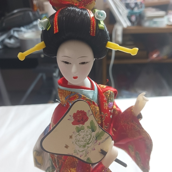 Asian Doll In Box - Picture 3 of 8